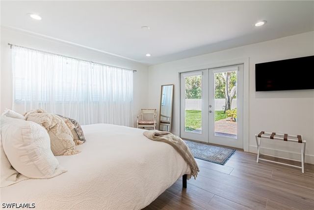 1530 Mandarin RD, Naples, FL 34102