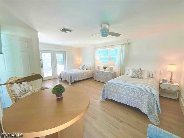 1530 Mandarin RD, Naples, FL 34102