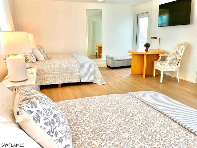 1530 Mandarin RD, Naples, FL 34102