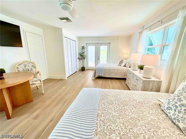 1530 Mandarin RD, Naples, FL 34102