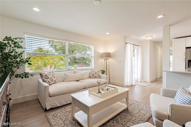 1530 Mandarin RD, Naples, FL 34102