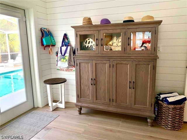 1530 Mandarin RD, Naples, FL 34102