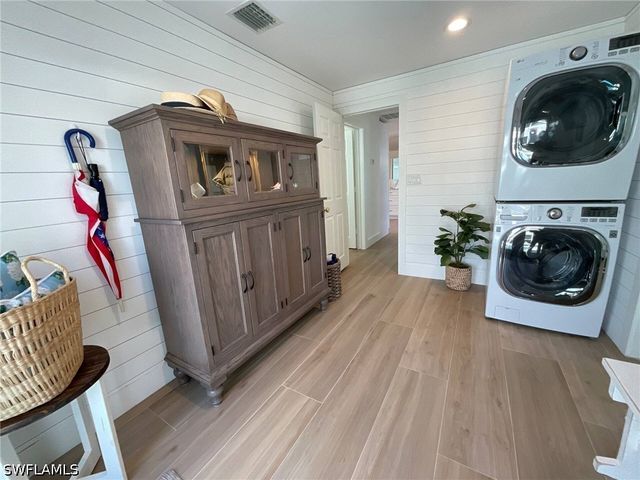 1530 Mandarin RD, Naples, FL 34102