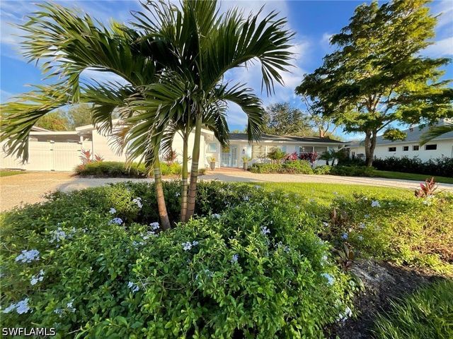 1530 Mandarin RD, Naples, FL 34102