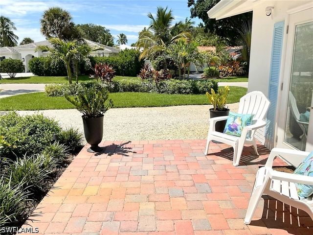 1530 Mandarin RD, Naples, FL 34102