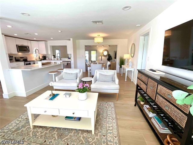 1530 Mandarin RD, Naples, FL 34102