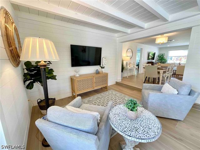 1530 Mandarin RD, Naples, FL 34102