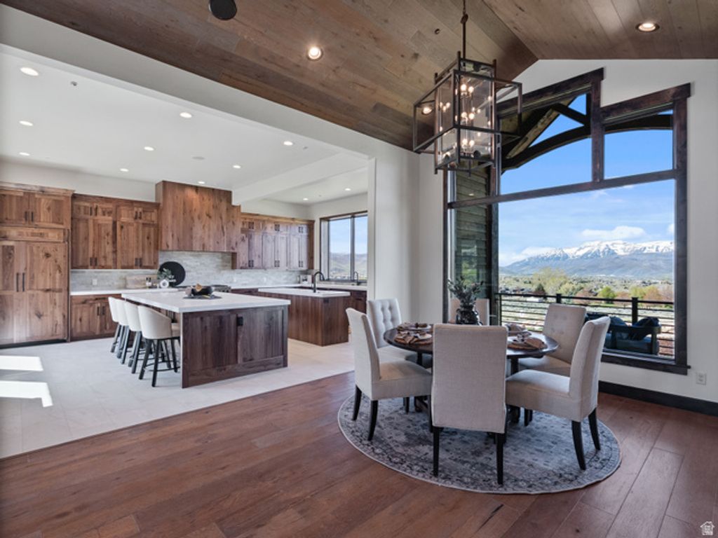 Image 11 of property listing at 1075 N OQUIRRH DR, Heber City, UT 84032
