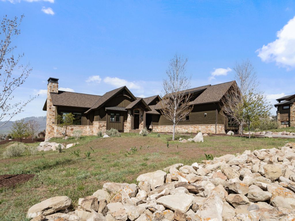Image 4 of property listing at 1075 N OQUIRRH DR, Heber City, UT 84032