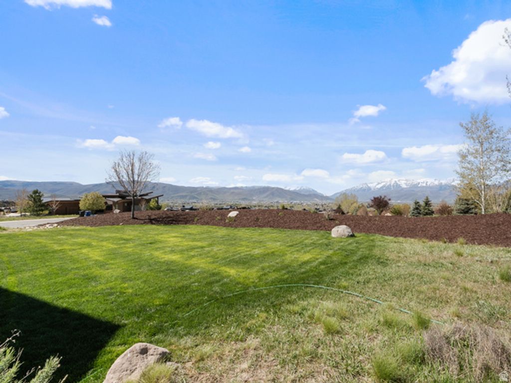 Image 37 of property listing at 1075 N OQUIRRH DR, Heber City, UT 84032