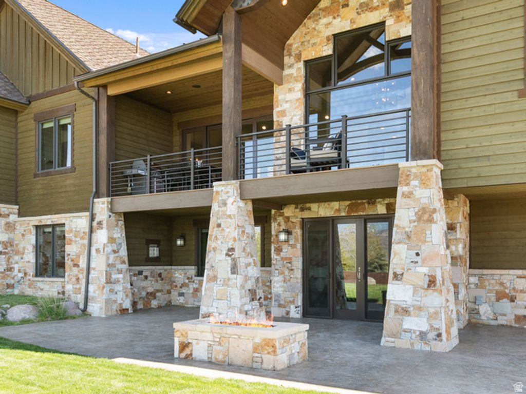Image 38 of property listing at 1075 N OQUIRRH DR, Heber City, UT 84032