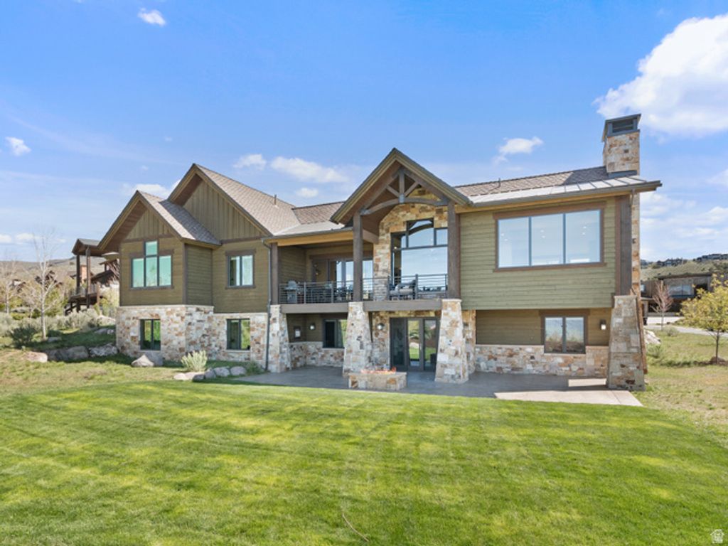 Image 5 of property listing at 1075 N OQUIRRH DR, Heber City, UT 84032