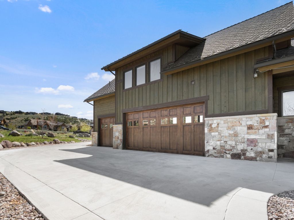 Image 43 of property listing at 1075 N OQUIRRH DR, Heber City, UT 84032