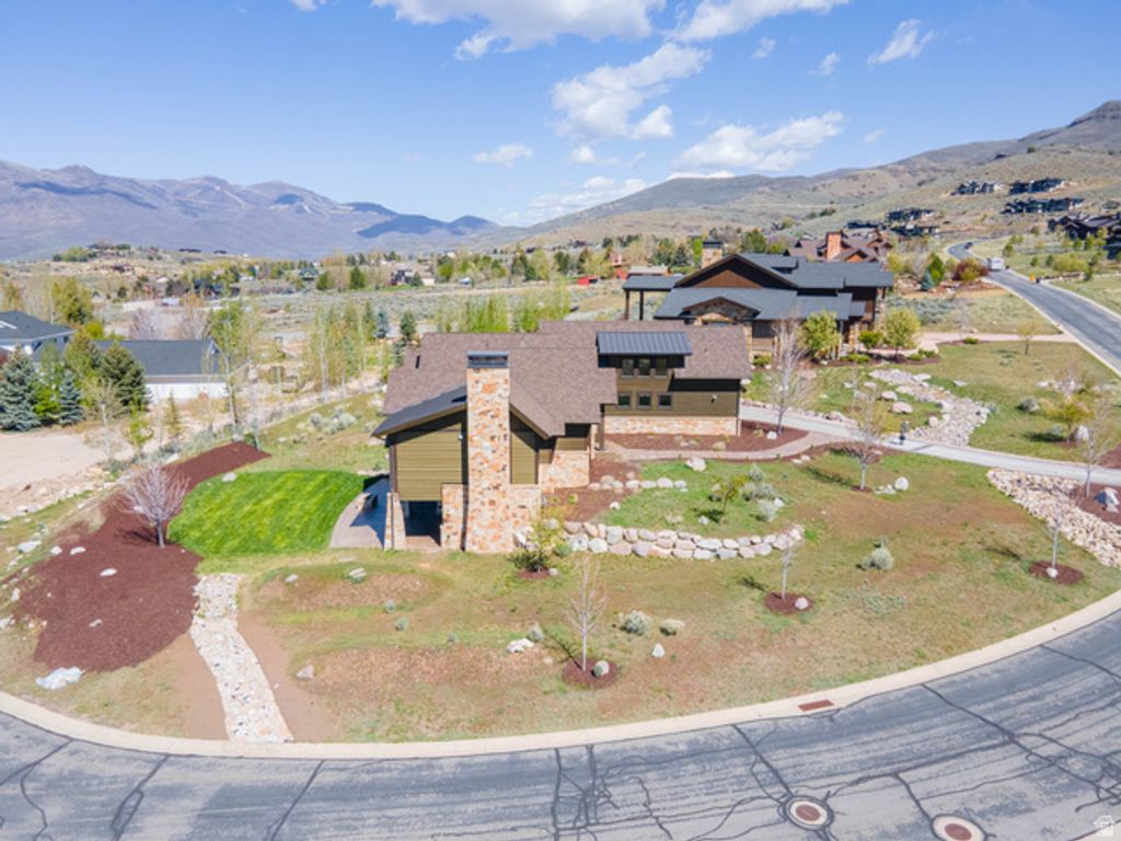 Image 70 of property listing at 1075 N OQUIRRH DR, Heber City, UT 84032