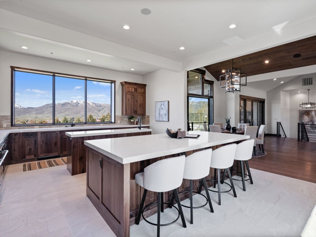 Image 8 of property listing at 1075 N OQUIRRH DR, Heber City, UT 84032