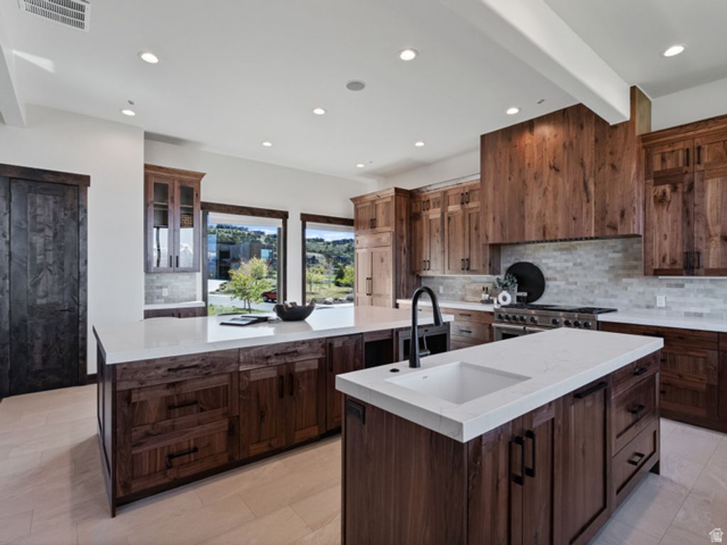 Image 10 of property listing at 1075 N OQUIRRH DR, Heber City, UT 84032