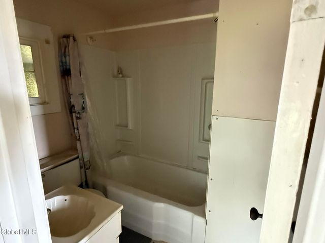 13 Lisha Kill Road, Colonie, NY 12205