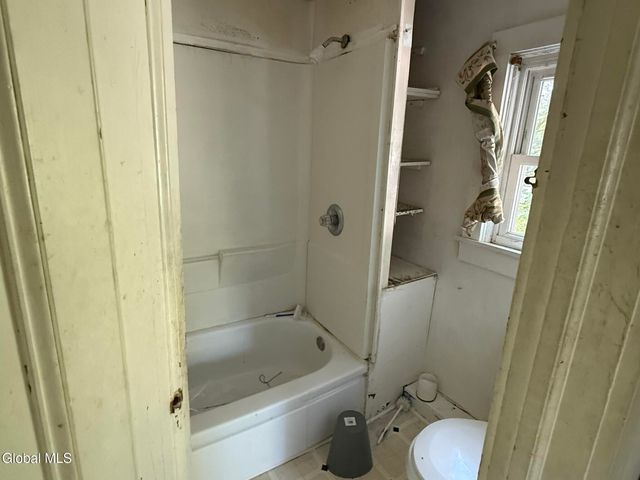 13 Lisha Kill Road, Colonie, NY 12205