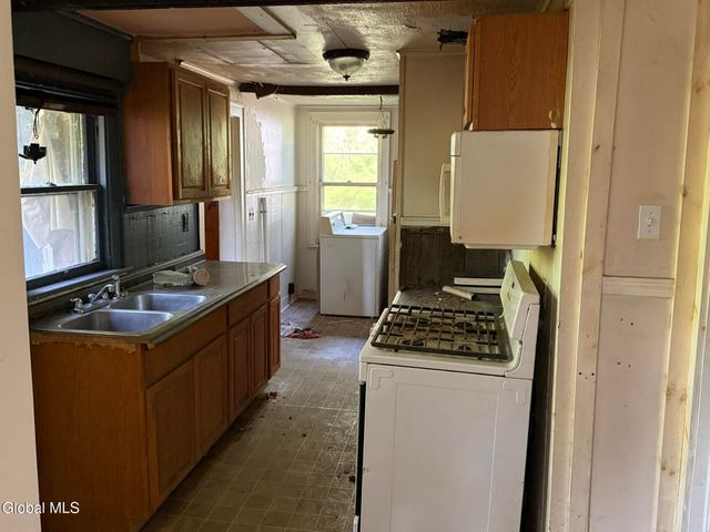 13 Lisha Kill Road, Colonie, NY 12205