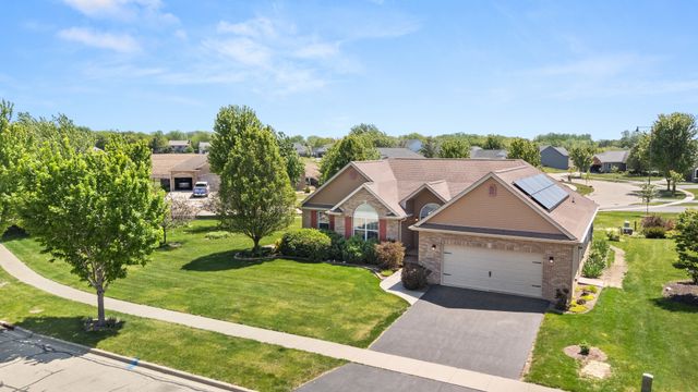 1418 Beach Lane, Sycamore, IL 60178