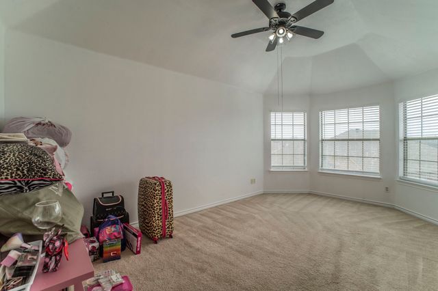 317 Crescent Creek Lane, Fort Worth, TX 76140
