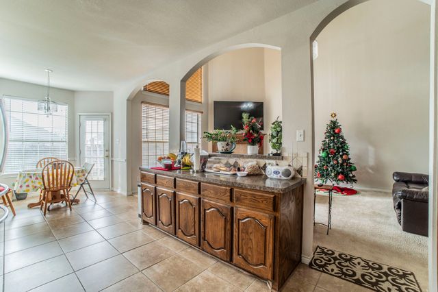 317 Crescent Creek Lane, Fort Worth, TX 76140