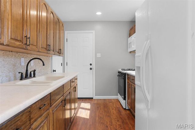 12089 Sunnycrest Place, Maryland Heights, MO 63043