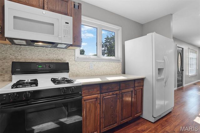 12089 Sunnycrest Place, Maryland Heights, MO 63043