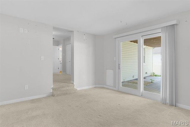 12089 Sunnycrest Place, Maryland Heights, MO 63043