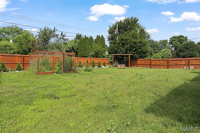 12089 Sunnycrest Place, Maryland Heights, MO 63043