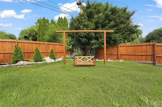 12089 Sunnycrest Place, Maryland Heights, MO 63043