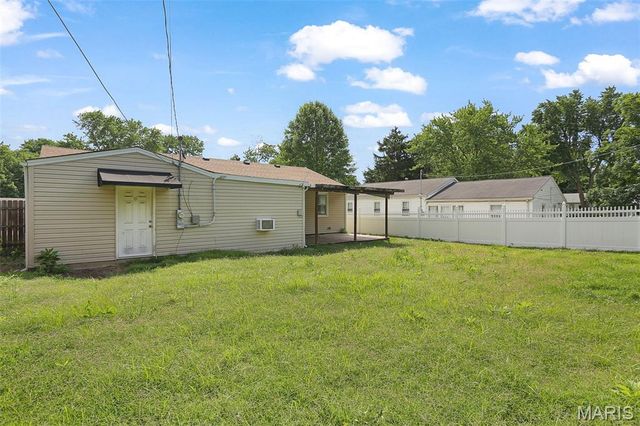 12089 Sunnycrest Place, Maryland Heights, MO 63043