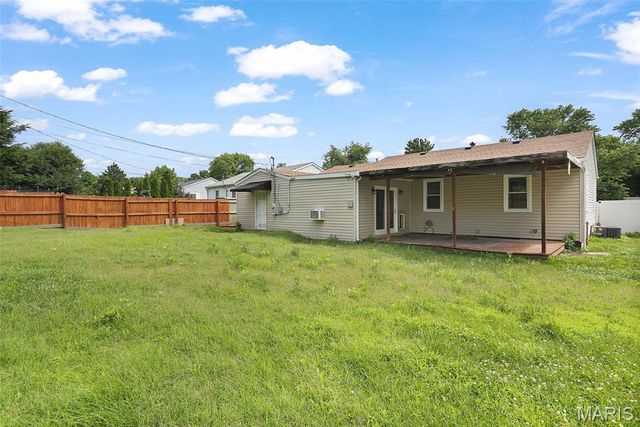 12089 Sunnycrest Place, Maryland Heights, MO 63043