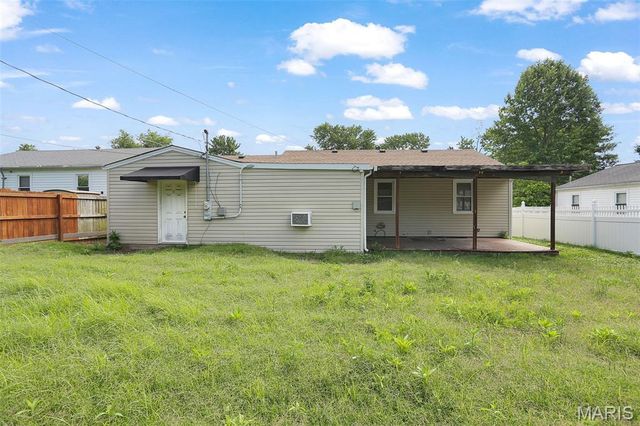 12089 Sunnycrest Place, Maryland Heights, MO 63043