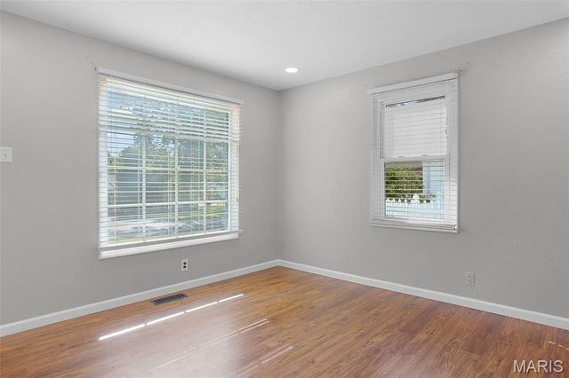 12089 Sunnycrest Place, Maryland Heights, MO 63043