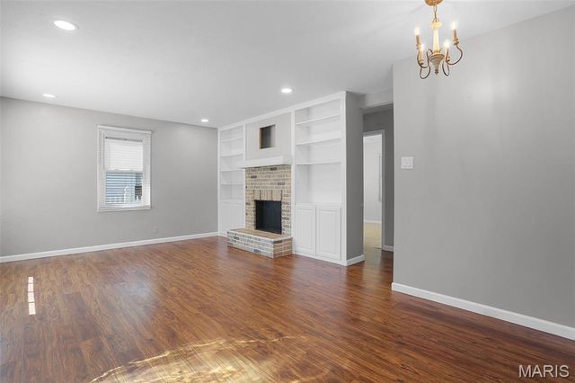 12089 Sunnycrest Place, Maryland Heights, MO 63043