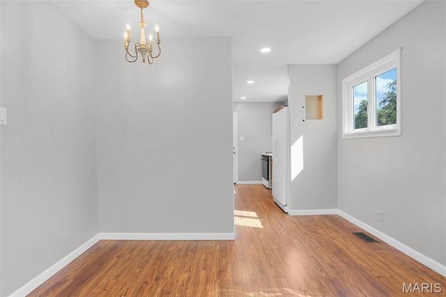 12089 Sunnycrest Place, Maryland Heights, MO 63043
