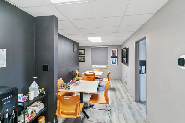 9757 S Kedzie Avenue, Evergreen Park, IL 60805