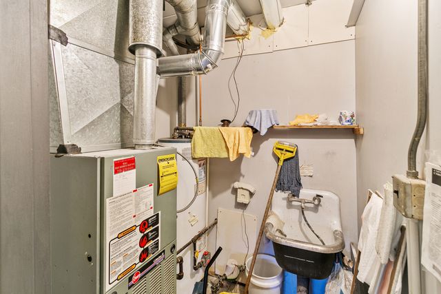 9757 S Kedzie Avenue, Evergreen Park, IL 60805