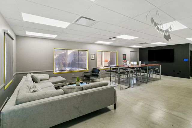 9757 S Kedzie Avenue, Evergreen Park, IL 60805