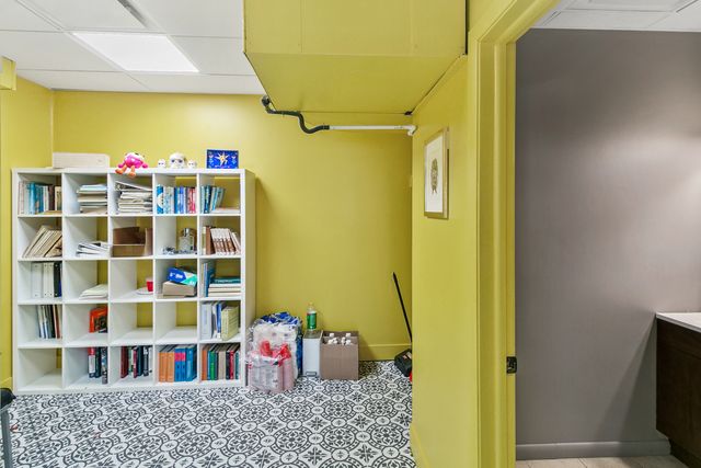 9757 S Kedzie Avenue, Evergreen Park, IL 60805