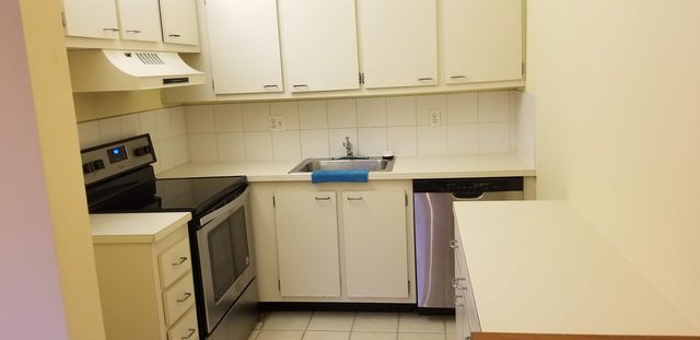2000 Springdale Boulevard 203, Palm Springs, FL 33461