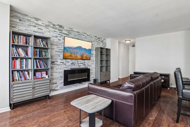4800 S Chicago Beach Drive 2112N, Chicago, IL 60615