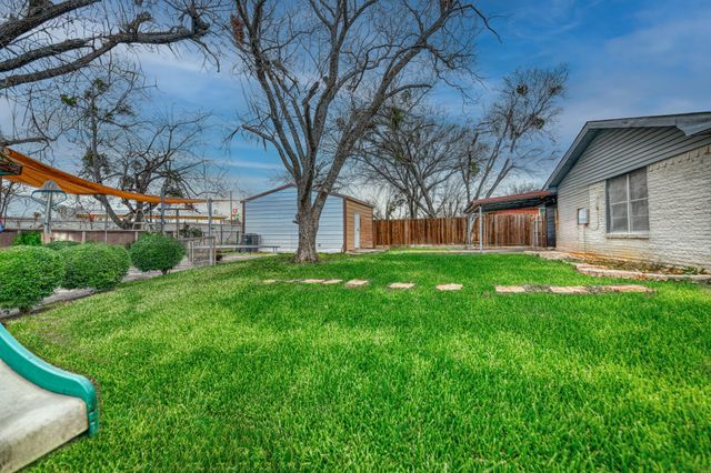 1304 Crestview Drive, Kaufman, TX 75142