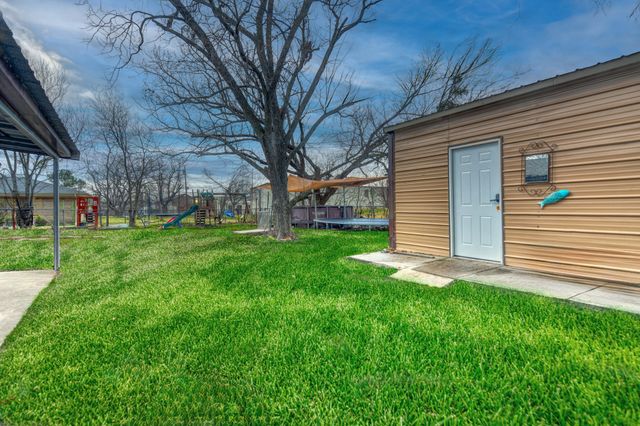 1304 Crestview Drive, Kaufman, TX 75142