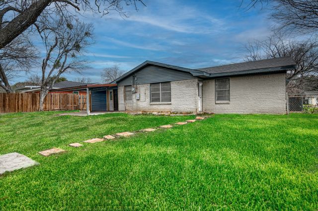 1304 Crestview Drive, Kaufman, TX 75142