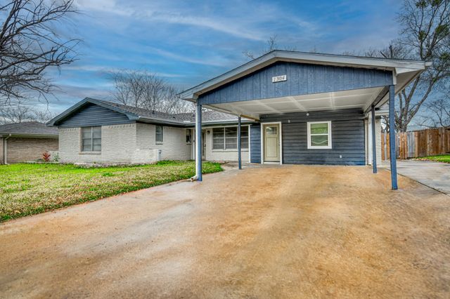 1304 Crestview Drive, Kaufman, TX 75142