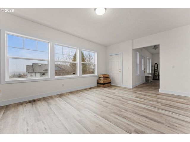 5022 Se 141ST Pl, Portland, OR 97236