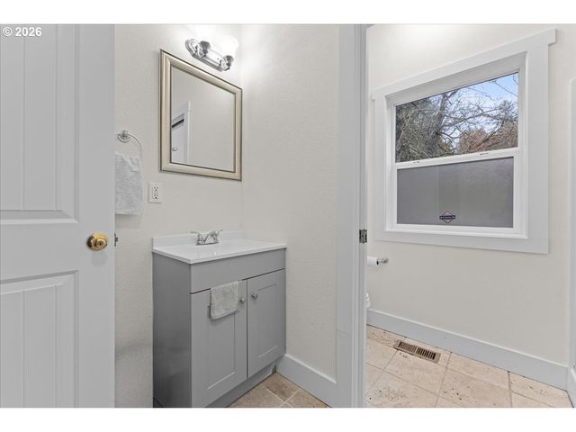 5022 Se 141ST Pl, Portland, OR 97236