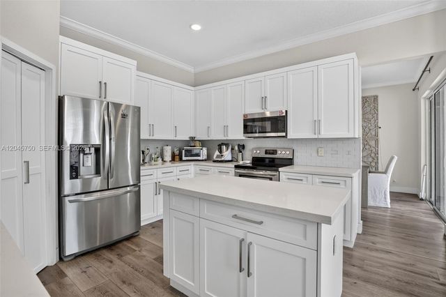 981 Waterside Cir, Weston, FL 33327